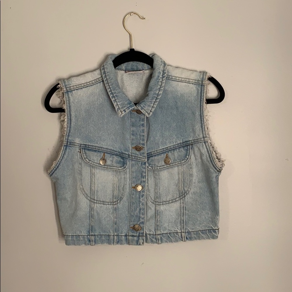 Light wash Jean Vest!
